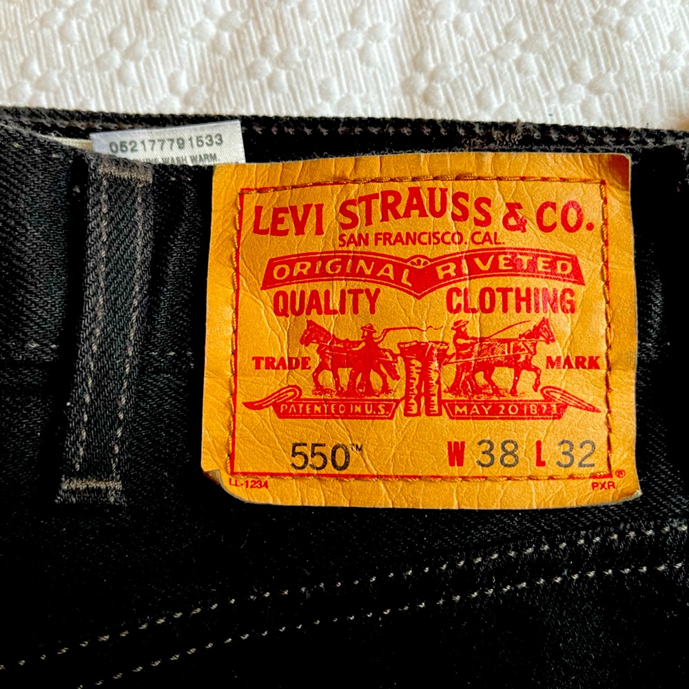 Levi’s 550 relax cut men black jeans. 38/32 New without tag